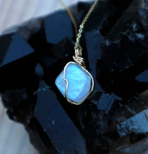 Small rainbow moonstone pendant